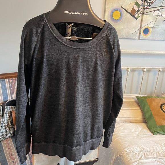 Grey long sleeve crewneck - super cozy - Picture 1 of 3